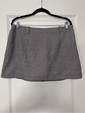 Abercrombie & Fitch Black and White Mini Houndstooth Skort